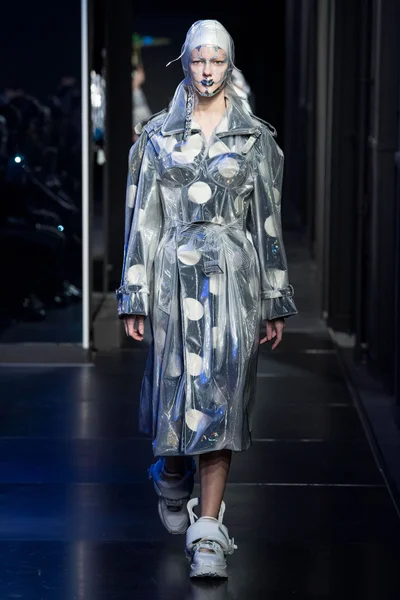 Look 28